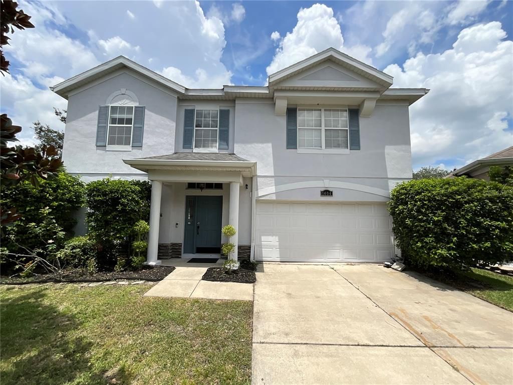 Attached, Exterior, Facade, American Craftsman