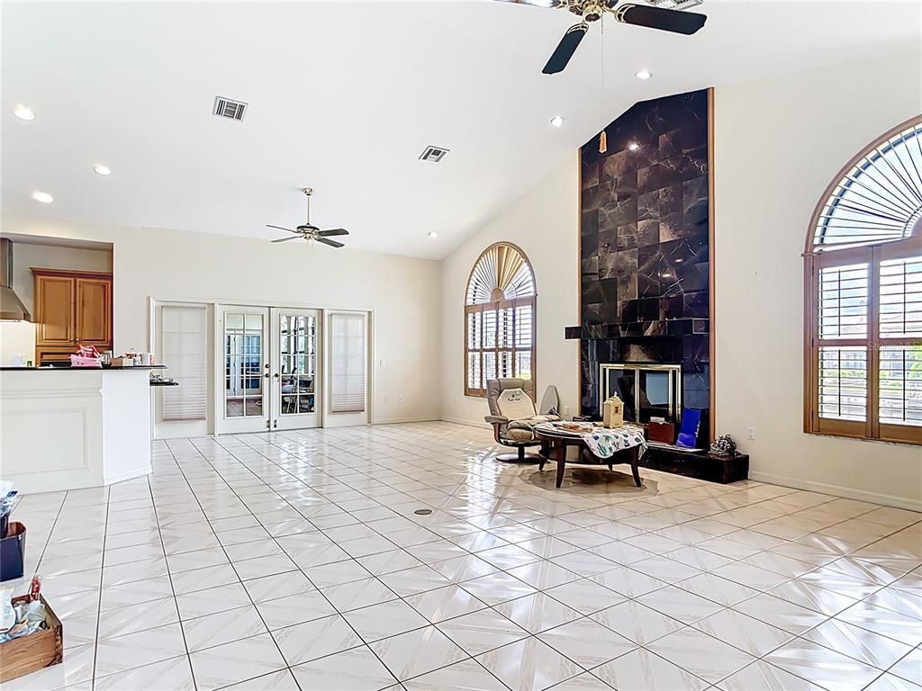 Fireplace, Interior, Kitchen, Marble, Recessed Lighting