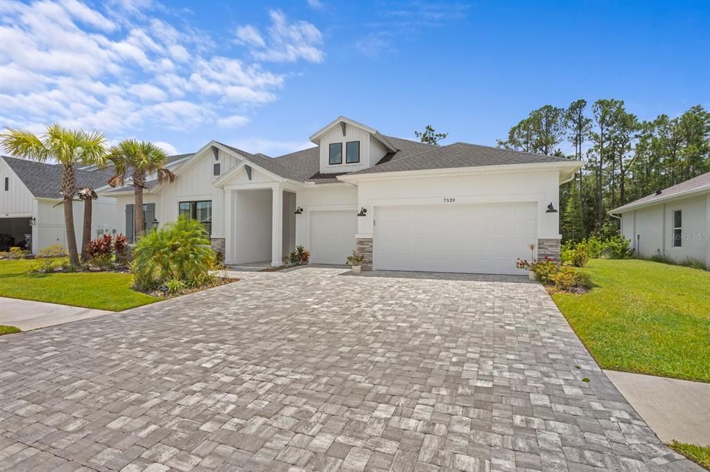 Attached, Exterior, Facade, Ranch