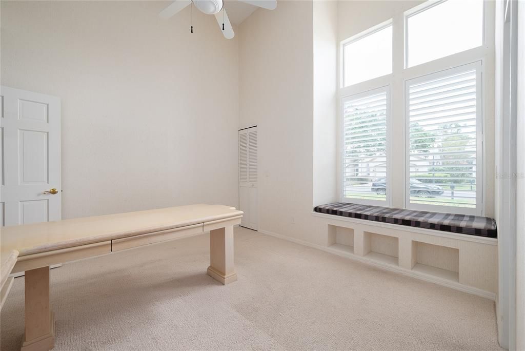 Empty room, Interior