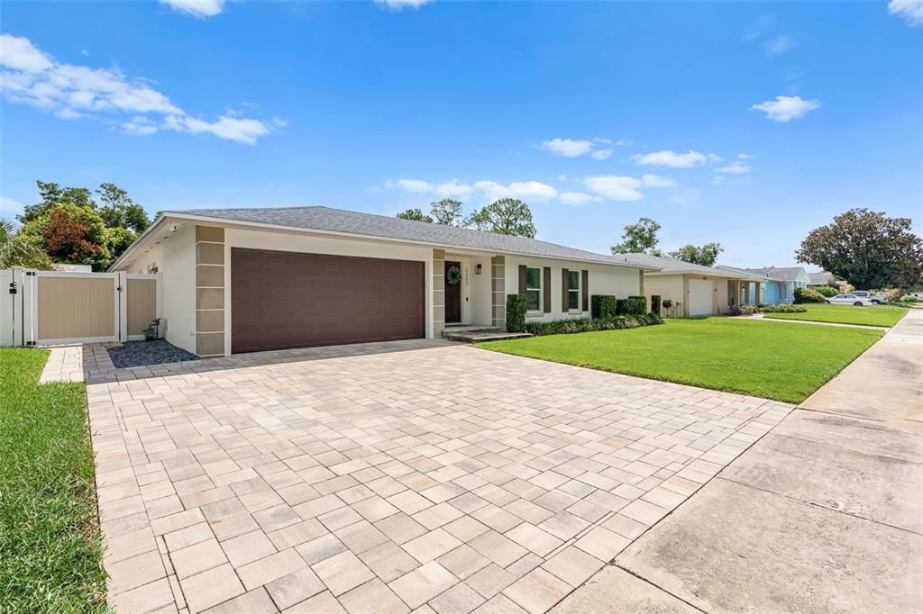 Attached, Exterior, Facade, Ranch