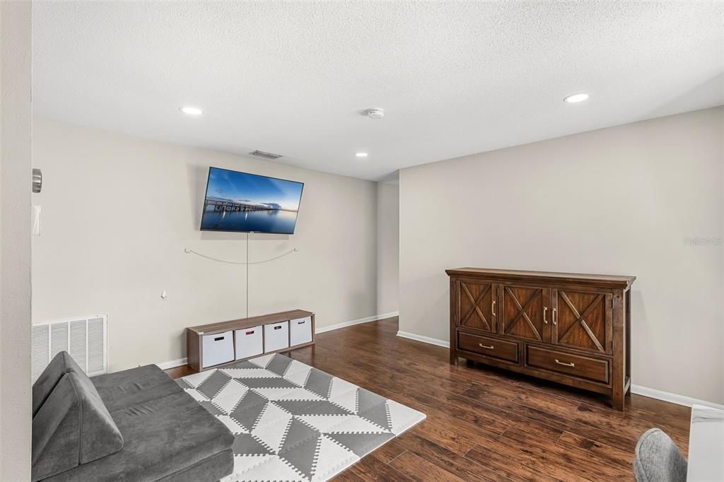 Interior, Recessed Lighting, Wood Texture Flooring
