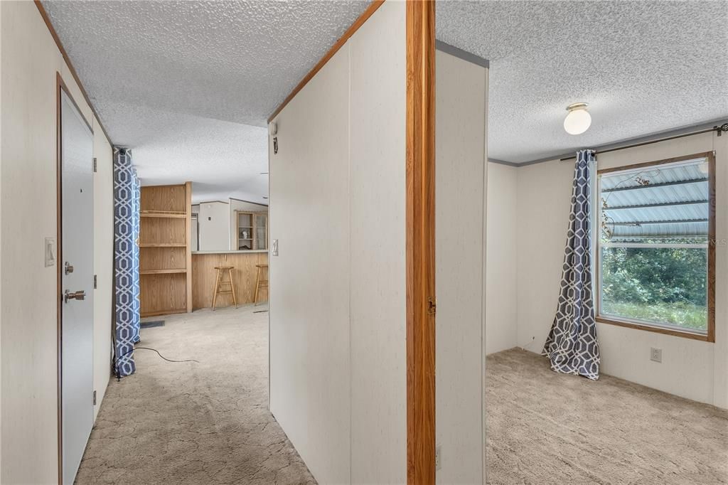 Empty room, Interior