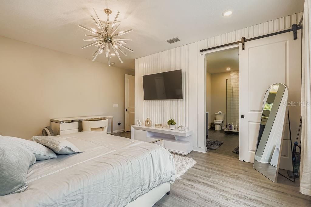 Bathroom, Bedroom, Interior, Pendant Lights, Recessed Lighting, Wood Texture Flooring