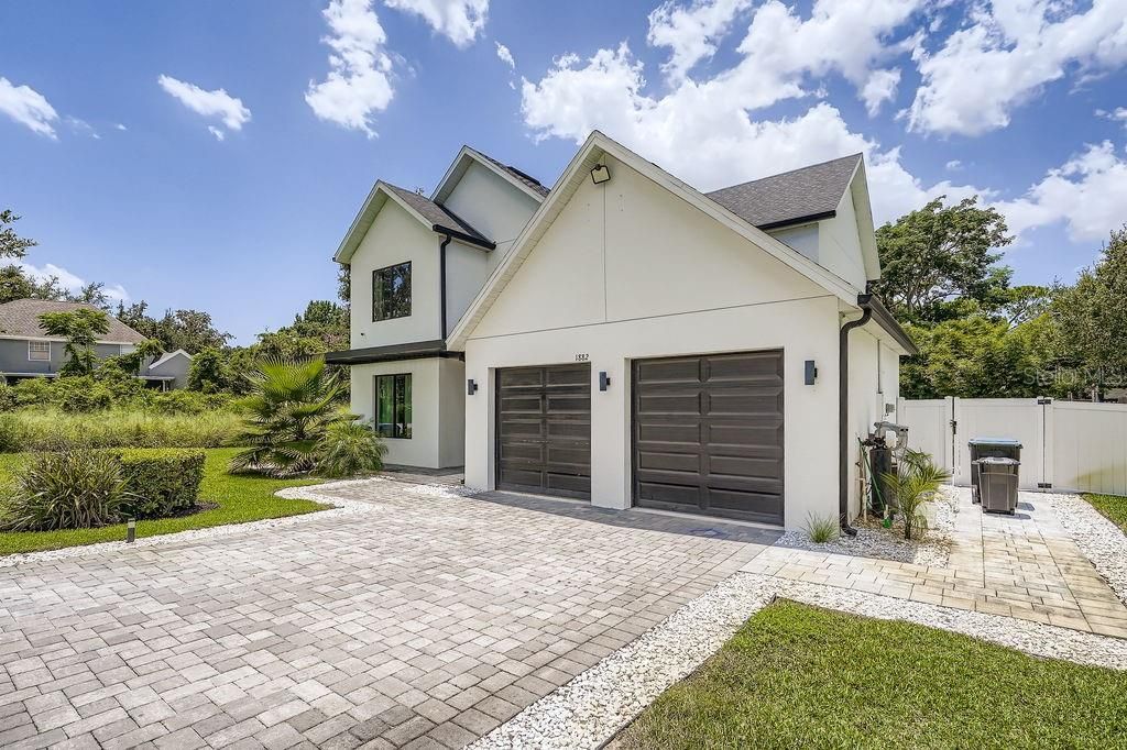 Attached, Exterior, Facade, Farmhouse