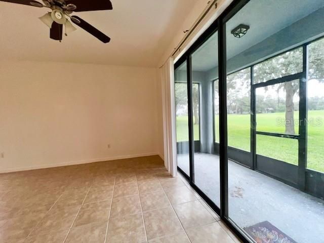 Empty room, Interior