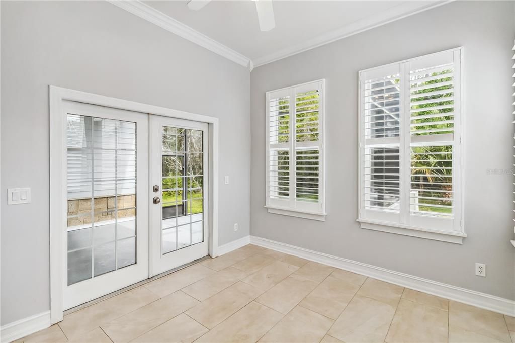 Empty room, Interior