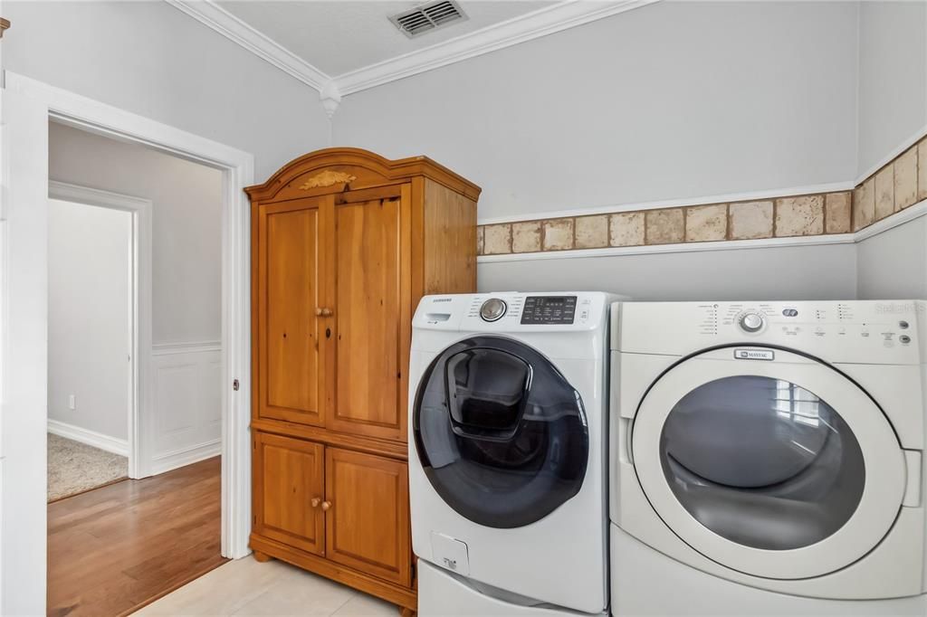 Interior, Washer, Wood Texture Flooring