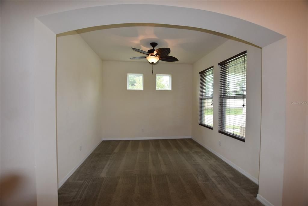 Empty room, Interior