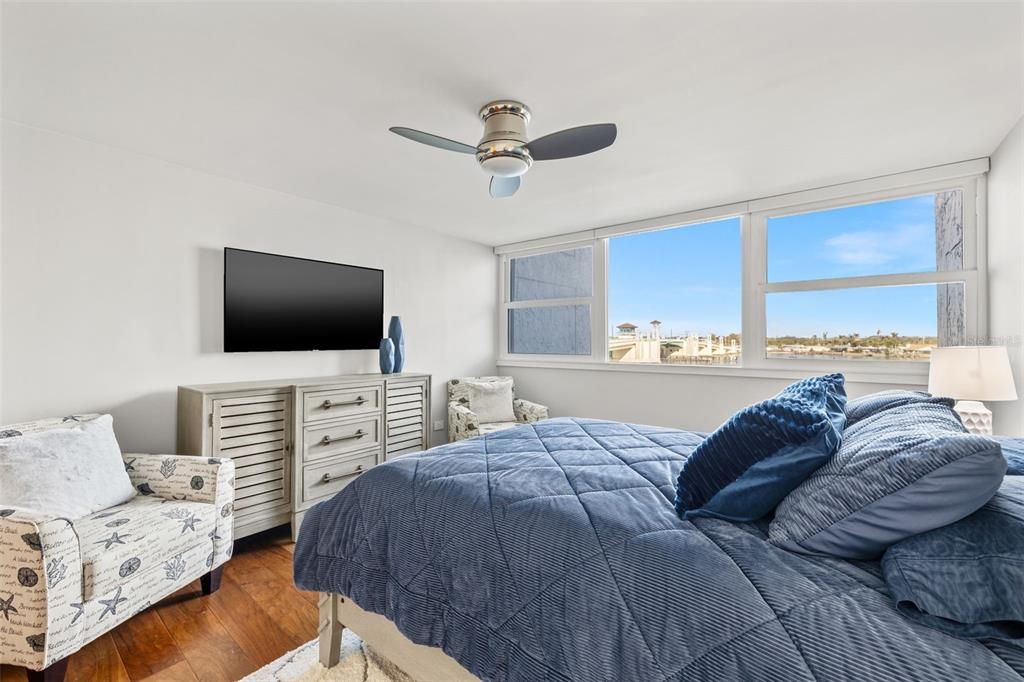Bedroom, Interior, Water, Wood Texture Flooring