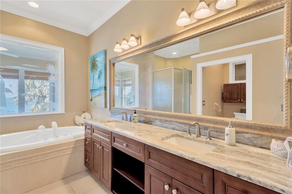 Bathroom, Dual Sink Vanities, Interior, Recessed Lighting