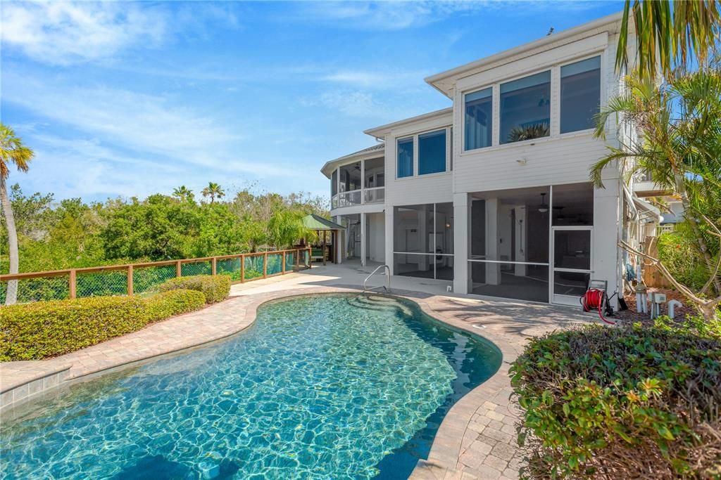 Exterior, Pool