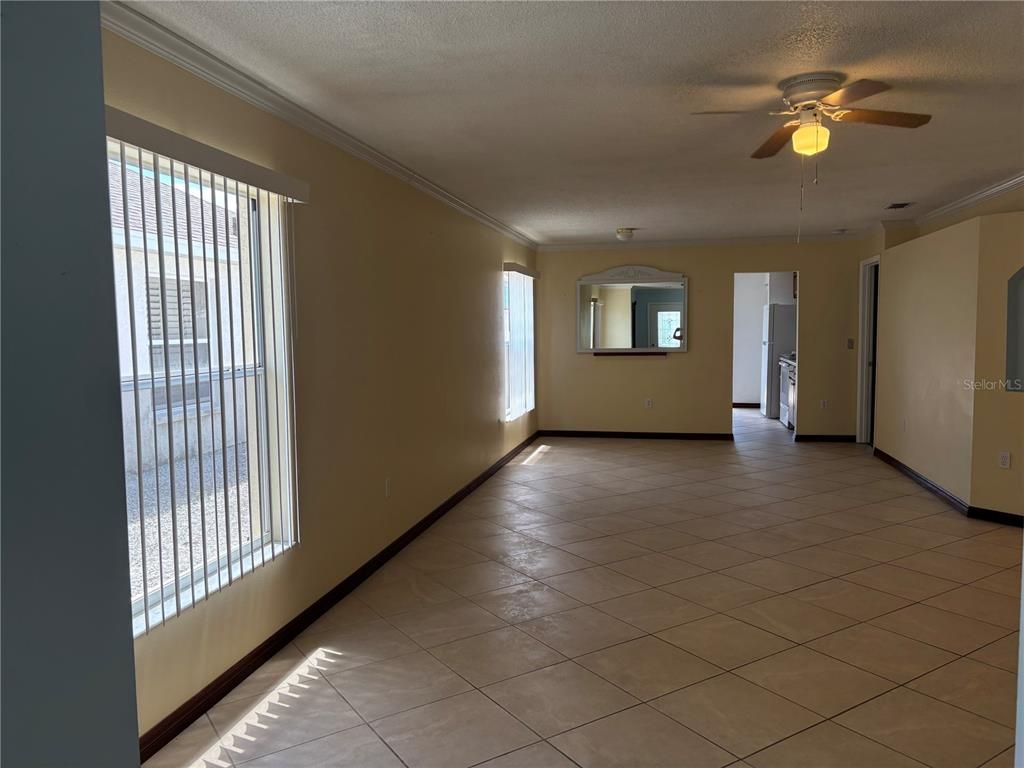 Empty room, Interior
