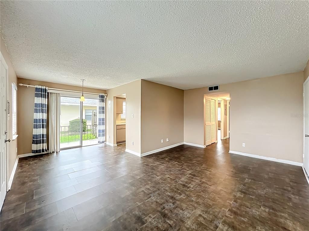 Empty room, Interior, Pendant Lights