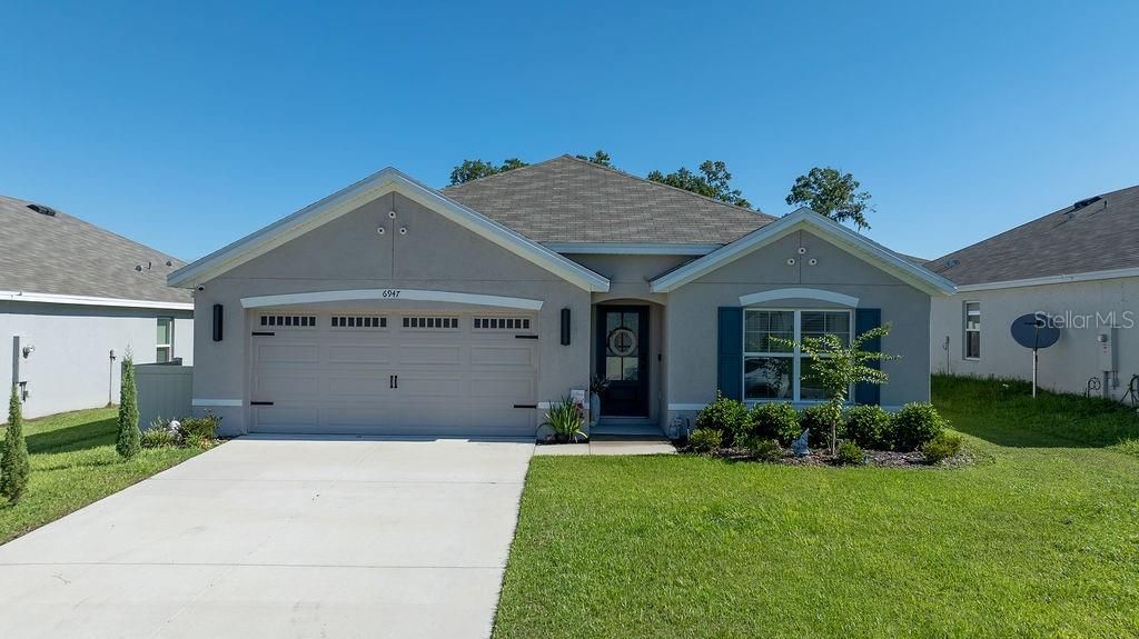 Attached, Exterior, Facade, Ranch