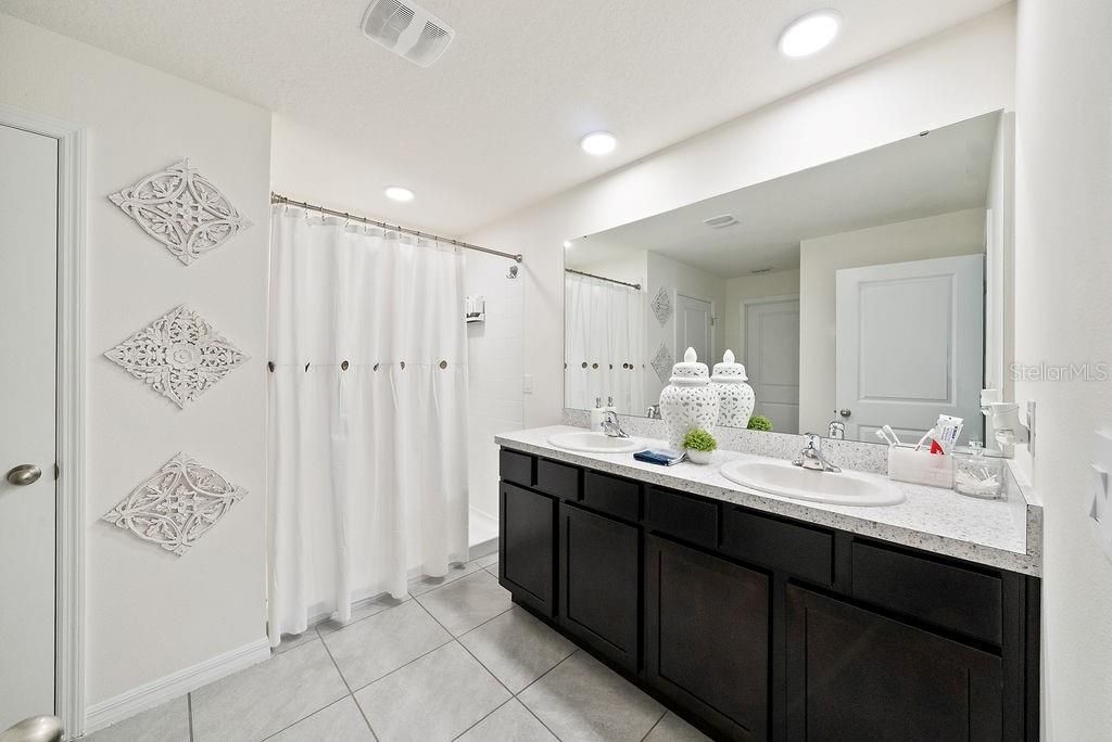 Bathroom, Dual Sink Vanities, Interior, Recessed Lighting