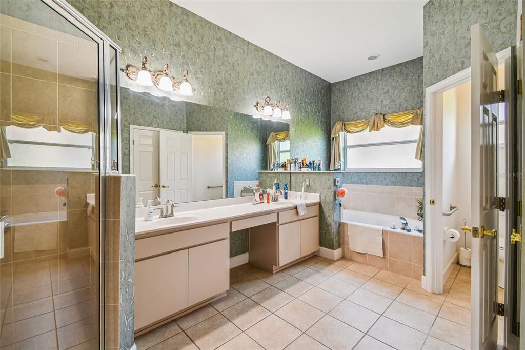 Bathroom, Dual Sink Vanities, Interior, Recessed Lighting