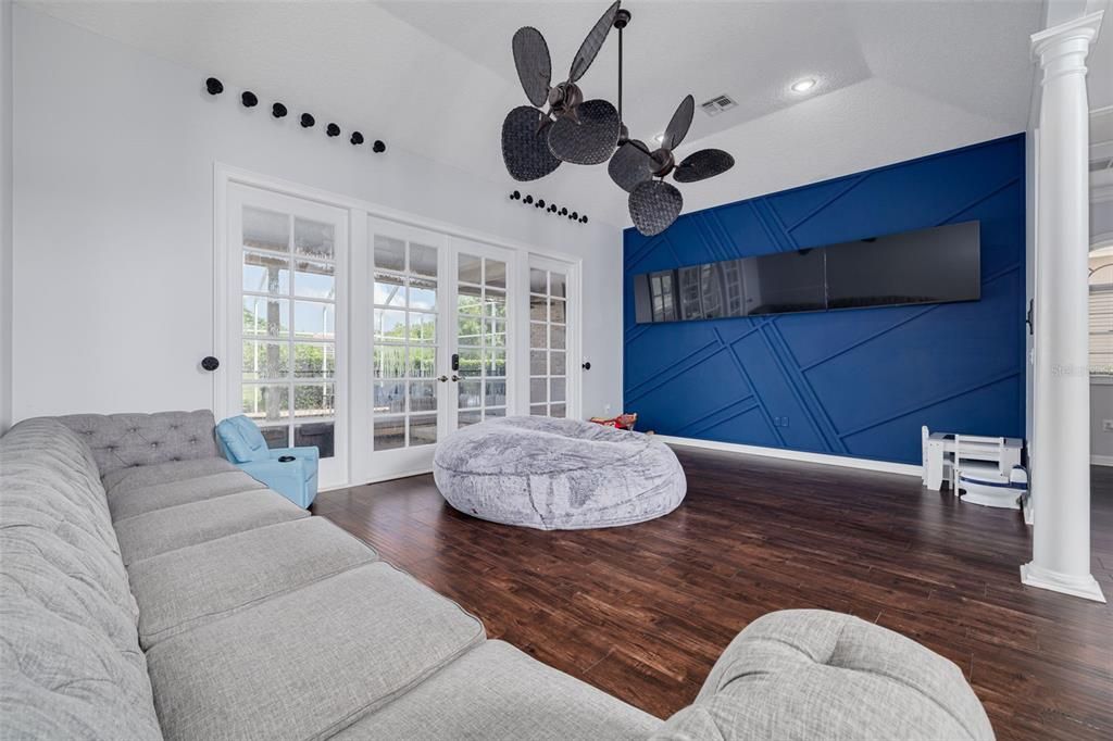 Interior, Living room, Recessed Lighting, Wood Texture Flooring