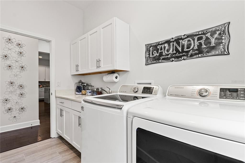 Interior, Washer, Wood Texture Flooring