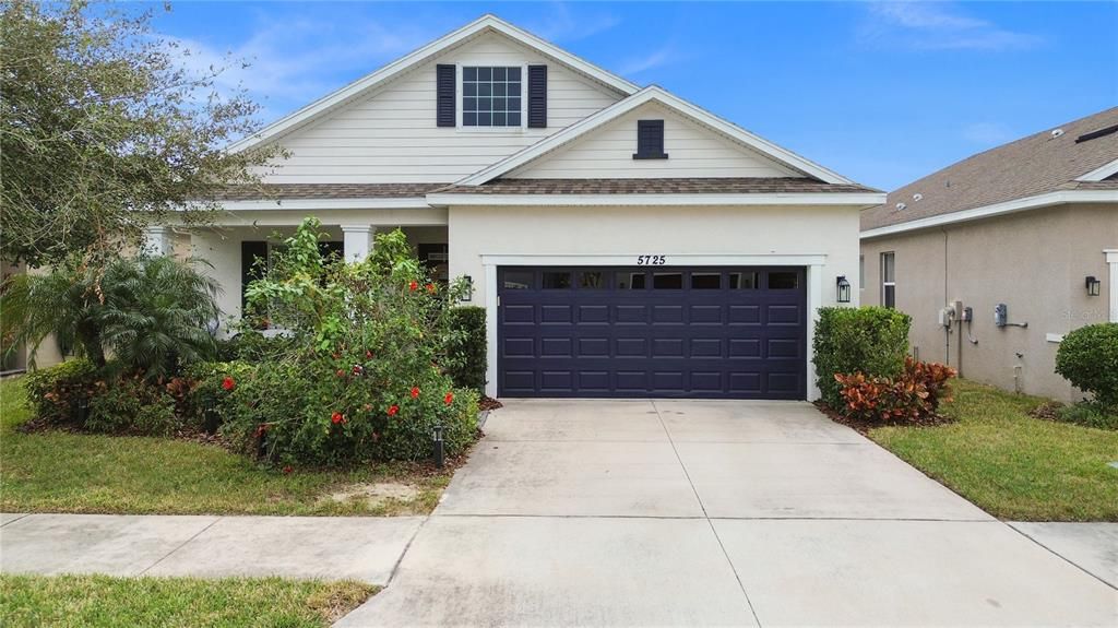 Attached, Exterior, Facade, American Craftsman