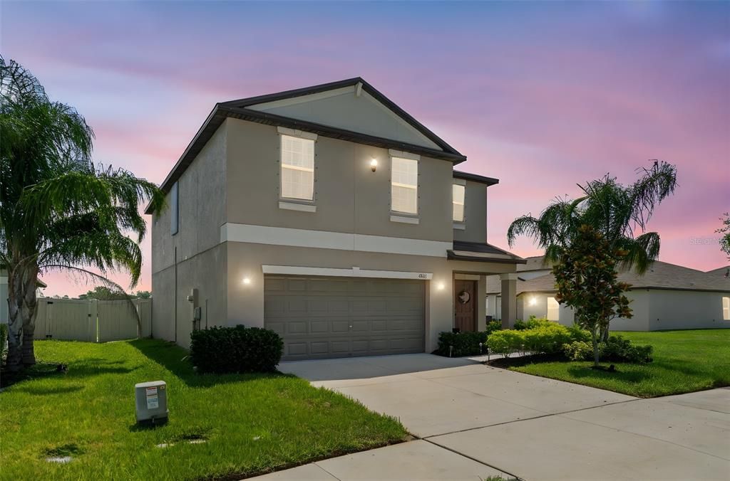 Attached, Exterior, Facade, Modern