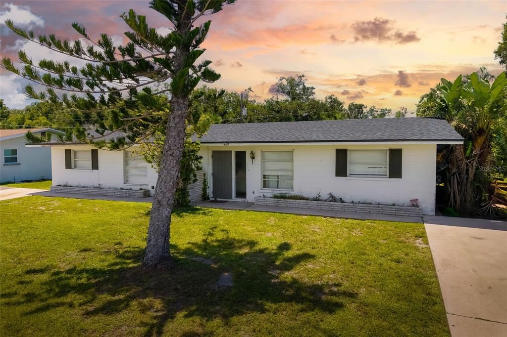 Backyard, Exterior, Facade, Ranch