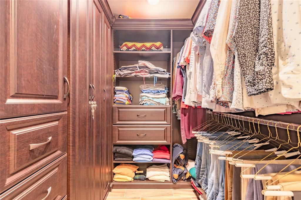 Interior, Walk-in Closets, Wood Texture Flooring