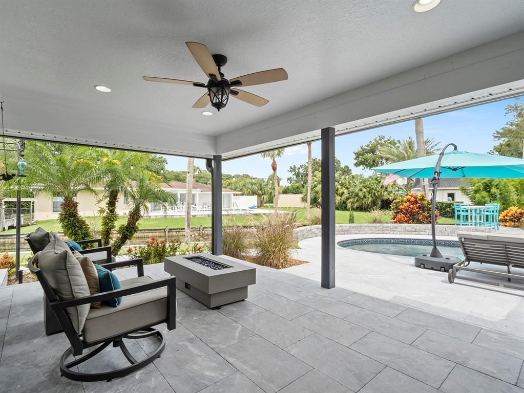 Exterior, Pool, Recessed Lighting