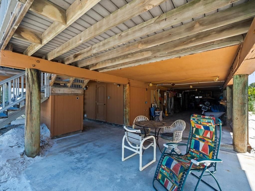 Exterior, Wooden Beams