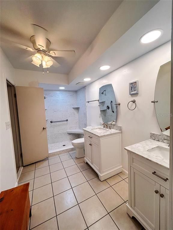 Bathroom, Dual Sink Vanities, Interior, Recessed Lighting