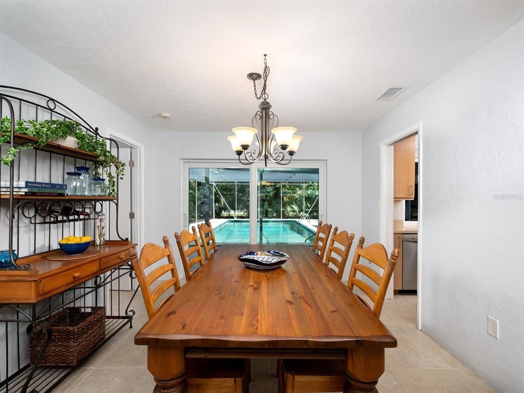 Chandelier, Dining room, Interior