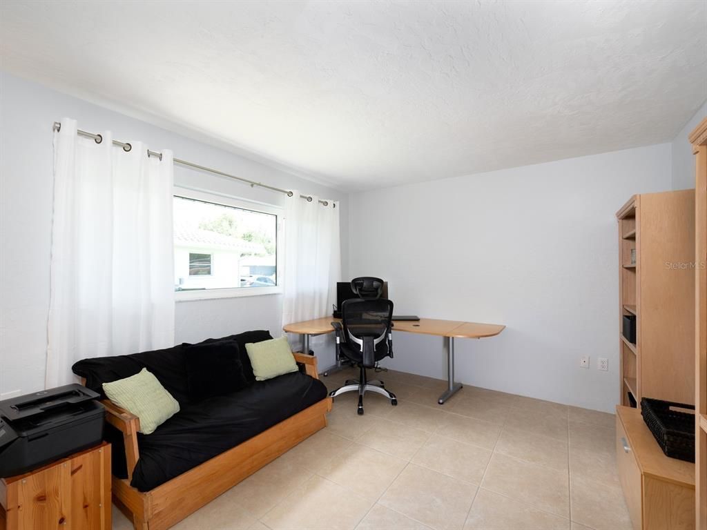 Home Office, Interior