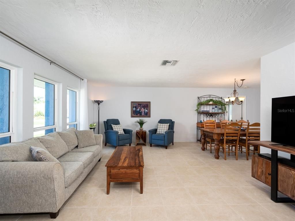 Chandelier, Dining room, Interior, Living room
