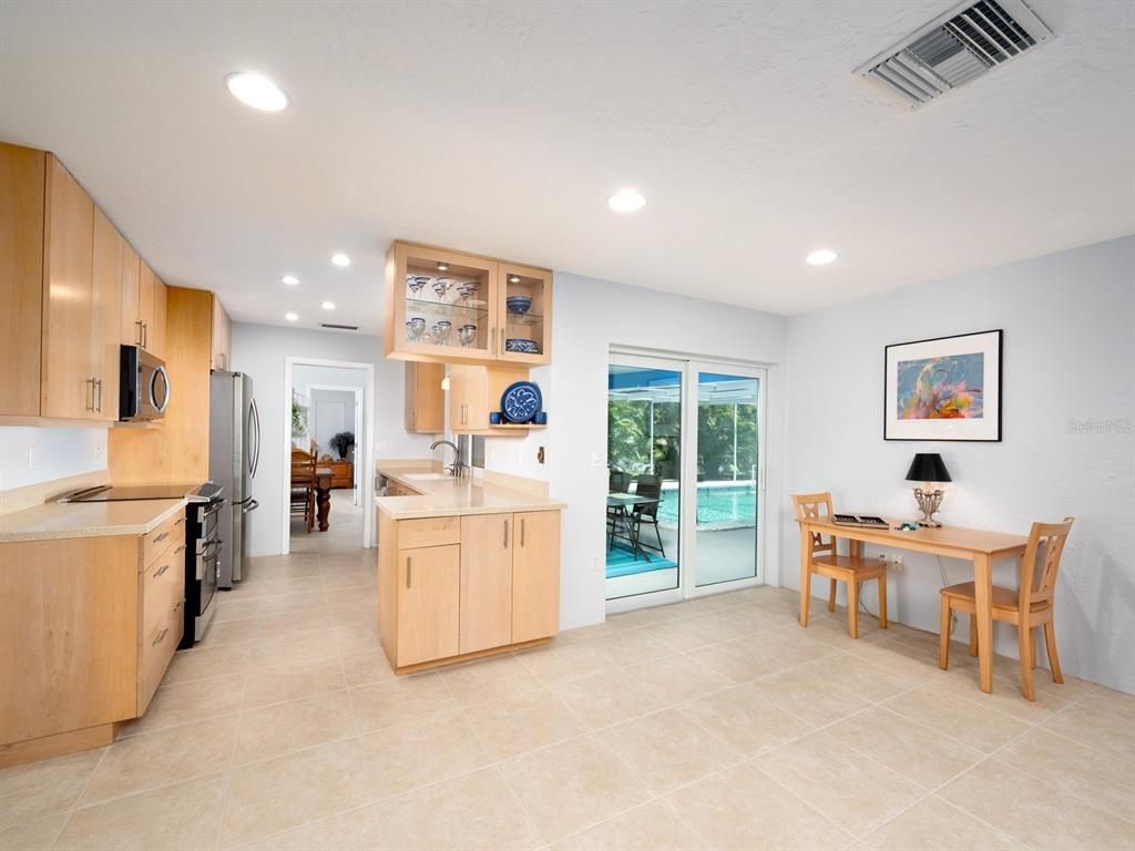 Dining room, Interior, Kitchen, Recessed Lighting