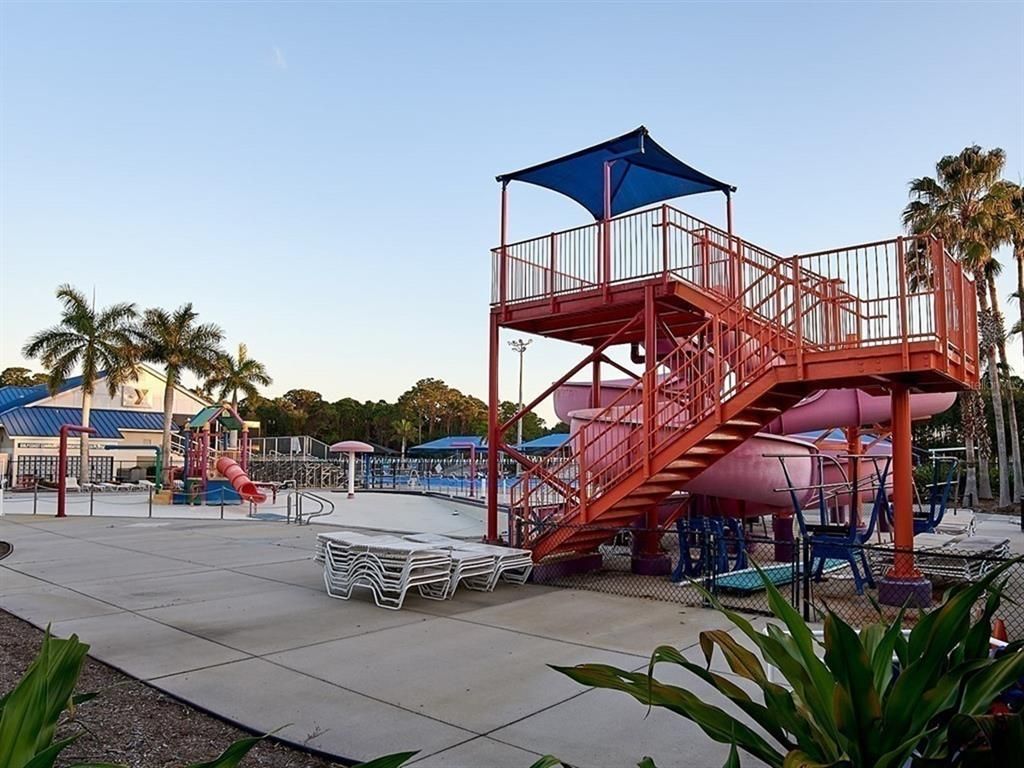 Exterior, Playground, Pool
