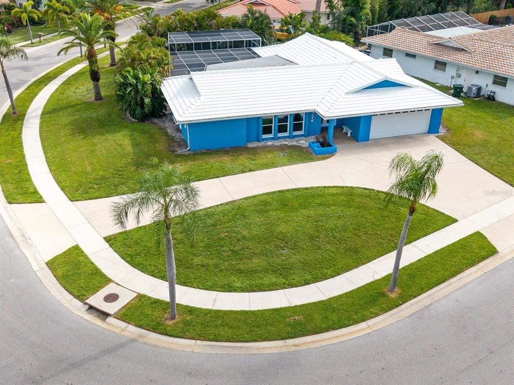 Exterior, Drone