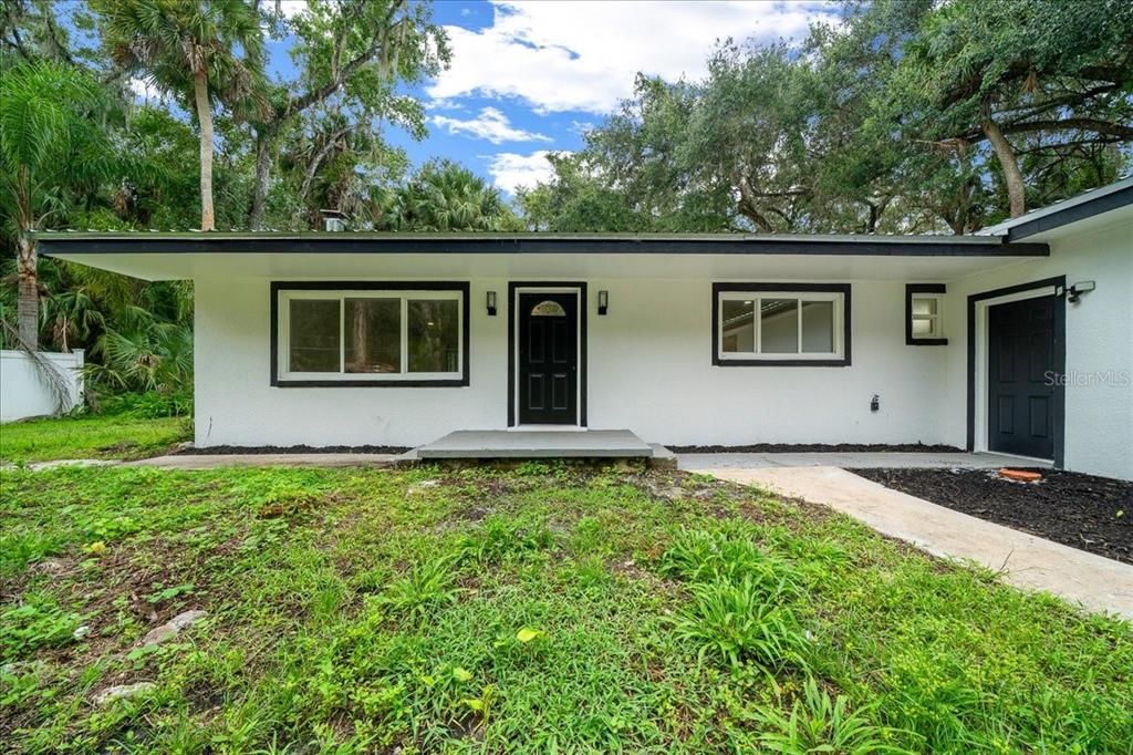 Exterior, Facade, Ranch