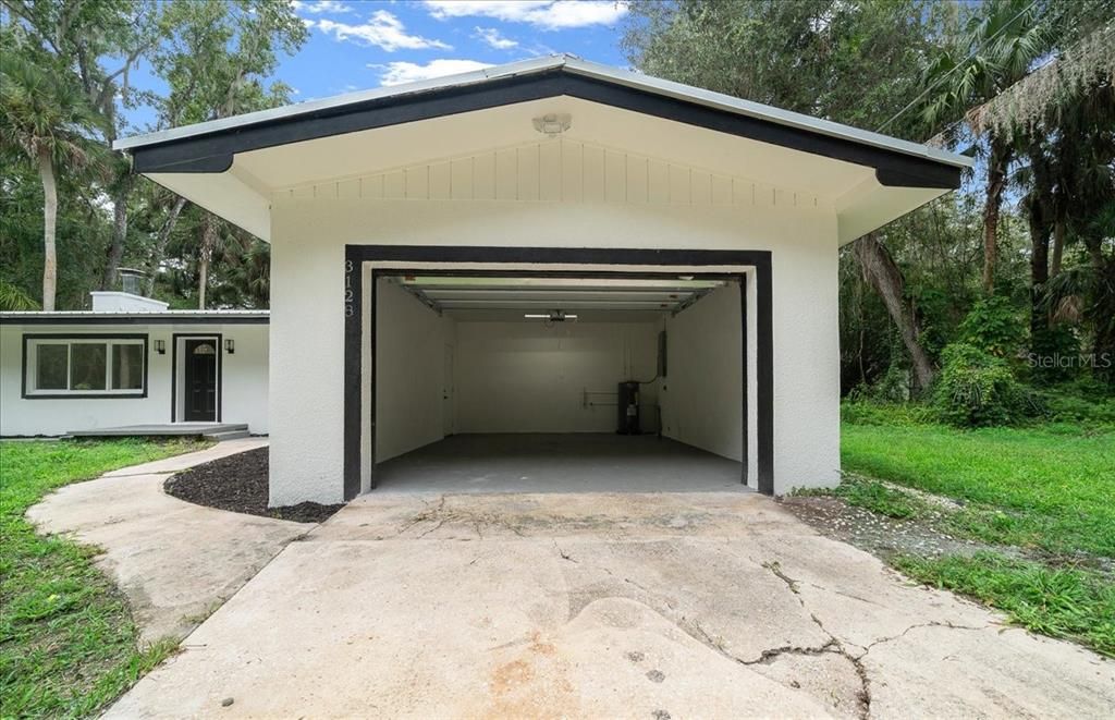 Detached Garage, Exterior