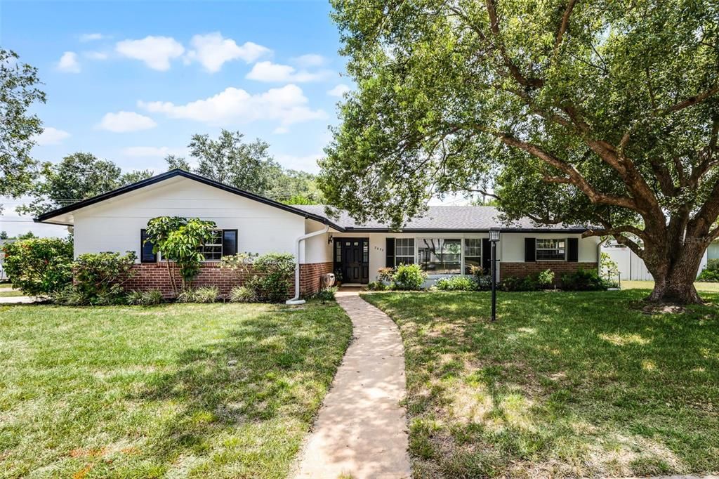 Backyard, Exterior, Facade, Brick Facade, Ranch