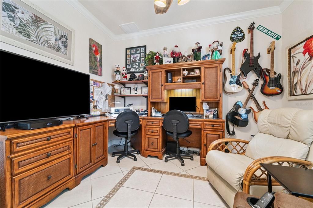 Home Office, Interior