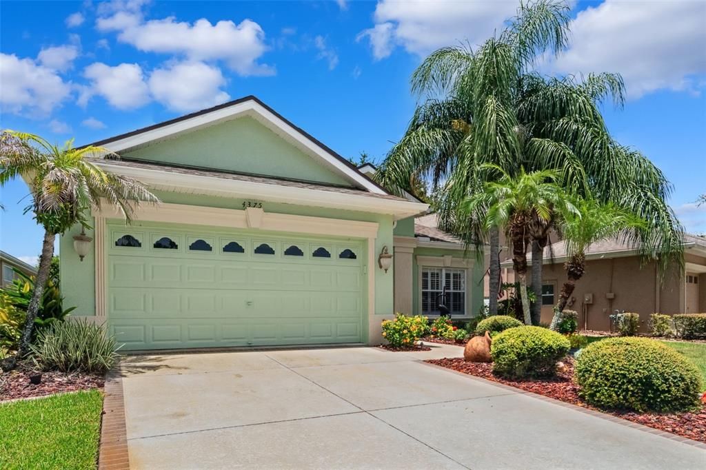 Attached, Exterior, Facade, American Craftsman