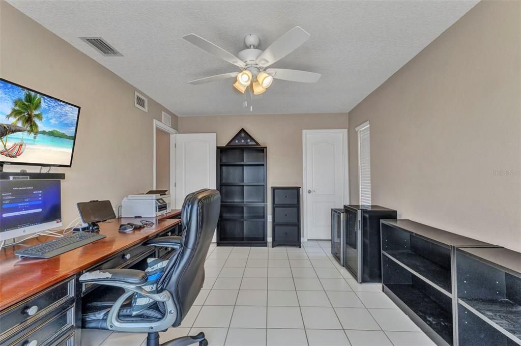 Home Office, Interior