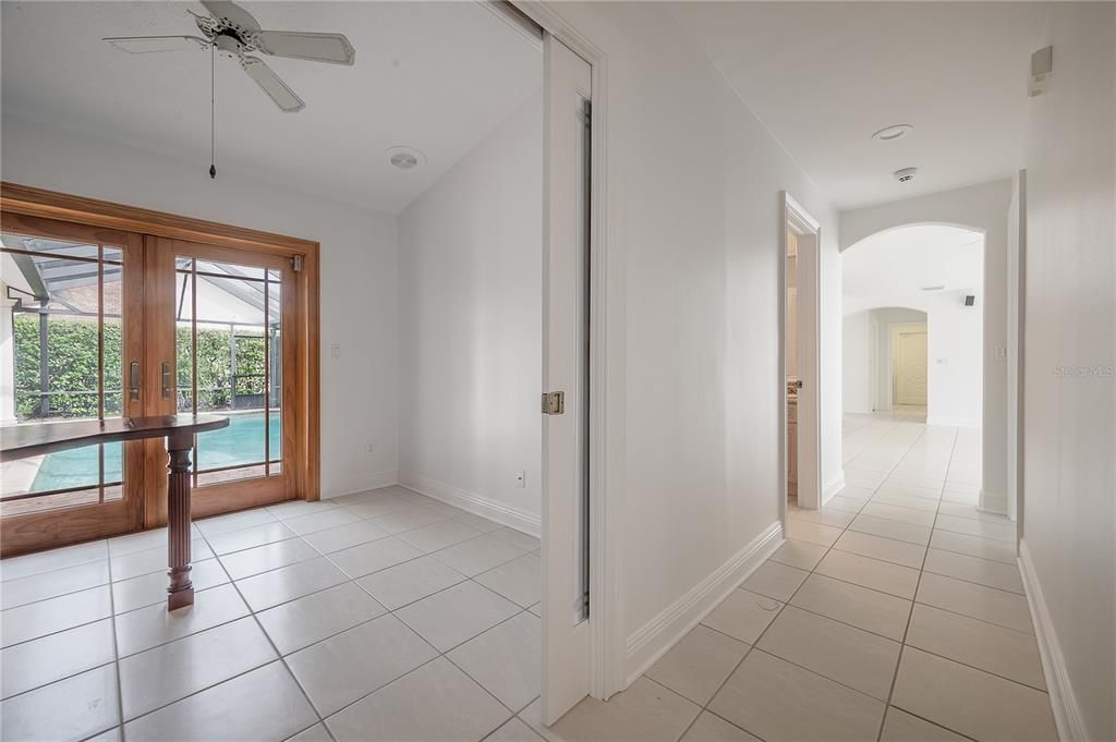 Empty room, Interior, Recessed Lighting