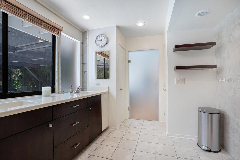 Bathroom, Interior, Recessed Lighting