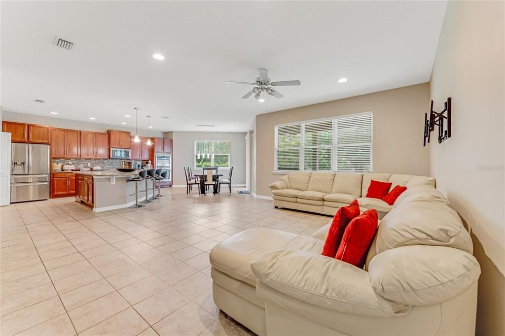 Dining room, Interior, Kitchen, Living room, Pendant Lights, Recessed Lighting, Stainless Steel Appliances