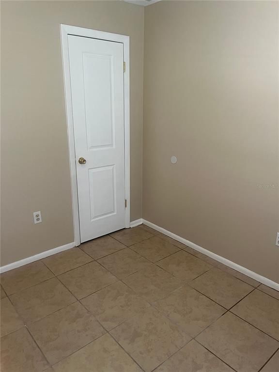 Empty room, Interior