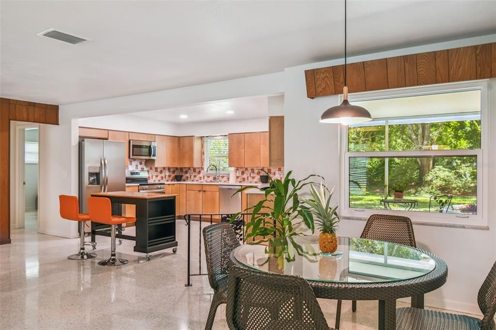 Dining room, Interior, Kitchen, Pendant Lights, Recessed Lighting, Stainless Steel Appliances