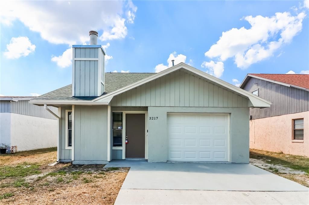 Attached, Exterior, Facade, Ranch