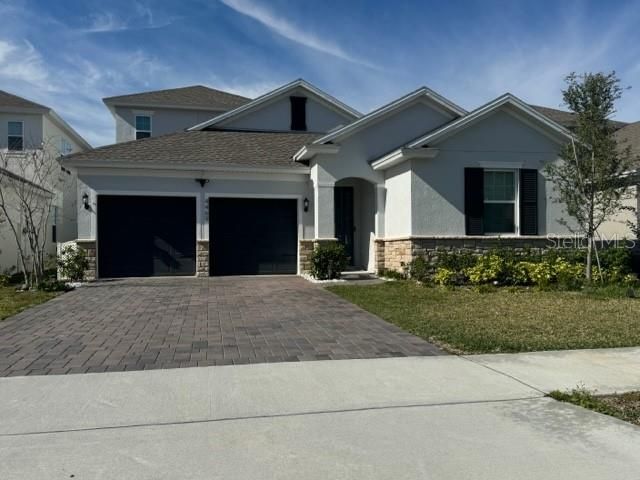 Attached, Exterior, Facade, American Craftsman