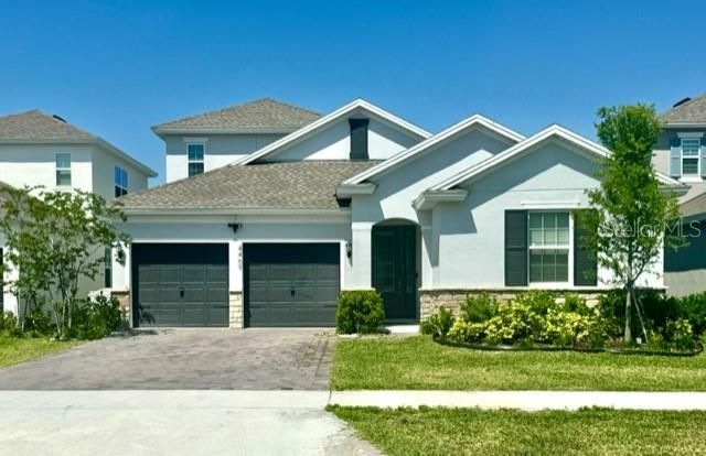 Attached, Exterior, Facade, American Craftsman